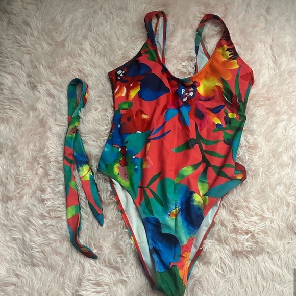 💕 floral one piece with hair tie - Picture 2 of 3